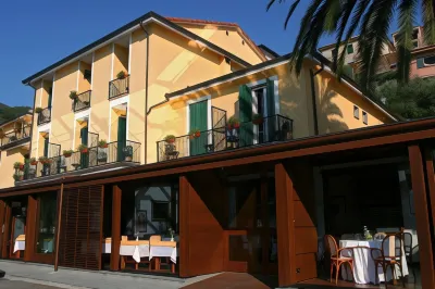 Hotel della Baia Hotel a Le Grazie