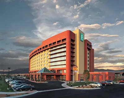 Embassy Suites by Hilton Albuquerque Отели рядом с достопримечательностью «Earth Data Analysis Center»