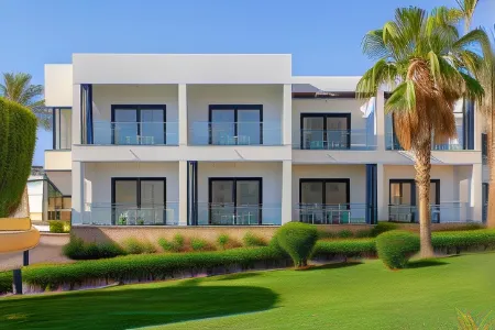 Amphoras Blu Ultra-AI Adults Friendly Отели рядом с достопримечательностью «One Thousand and One Nights»