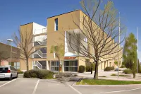 Apparthotel Séjours & Affaires Manosque - Parkplatz