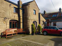 The Fox & Hounds Inn Hotels in Leyburn