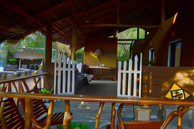 Hidden Jungle Village Hotels in Галкадавала