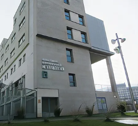 雷薩阿斯布爾加斯大學宿舍 - REAJ附屬中心 - 校園住宿