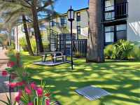 The Osmond Motel & Apartments - parking