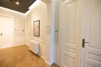 Carol Residence Hotels near Statuia lui Constantin Brâncuşi