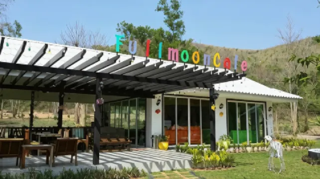 Baanraisooksangchan Hotels near Kaeng Krachan National Park