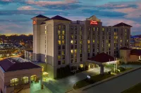 Hampton Inn & Suites Kansas City-Country Club Plaza Hotel di Kota Kansas