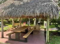 Luxury Waterfront Condo with Resort Amenities, Walk to 9+ restaurants