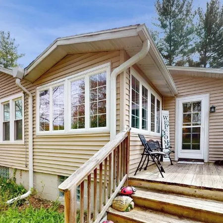 Beautiful Lakeside MI Vacation Home with Association Beach Access - Late Summer
