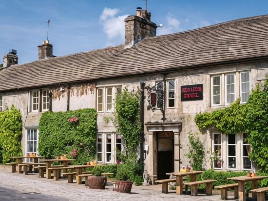 The Red Lion & Manor House