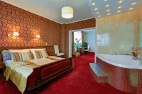 Hotel Chabrowy Dworek Hotels in Żyrardów