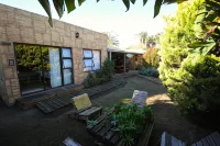 Saltycrax Backpackers Hotels in 