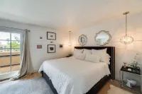 Elegant and charming townhome in the iconic Arizona Biltmore Estates. Các khách sạn gần Piestewa Peak