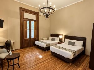 Howard Johnson by Wyndham Escobar Hotel