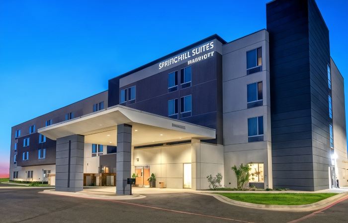 底特律迪爾伯恩SpringHill Suites飯店