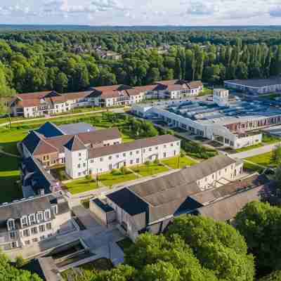 Le Grand Pavillon Chantilly Hotel Exterior