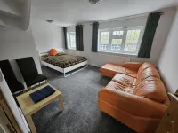 SnoozeDen Westmead – Windsor Castle & Legoland