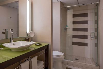 キャピトルビュー付きキングサイズベッドルーム ハイアット リージェンシー インディアナポリス アット ステート キャピトルの写真