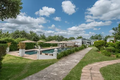 Nut Grove Boutique Hotel Отели в г. 