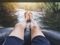 River cabin w access.  close to town. Hot tub! 35 foot deck