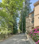 Canadian Inn Hotel in zona Green Timbers Urban Forest