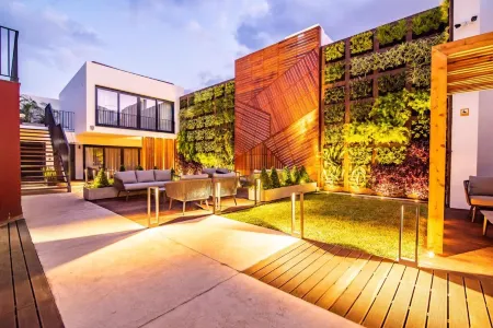 Villa Esmeralda Отели рядом с достопримечательностью «Nucleo de Santa Bárbara do Museu Carlos Machado»