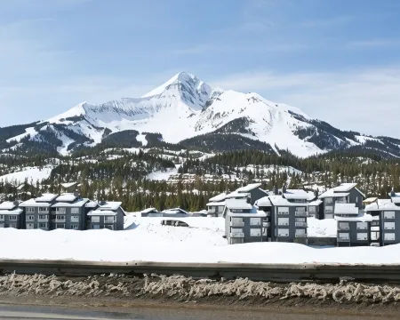 Lake Condominiums at Big Sky - 2 Bedroom Отели в г. Биг Скай