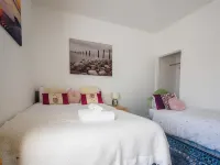 12 Cornwallis Lodge Family Room 2