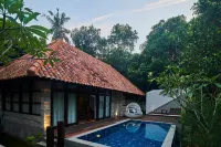 Arumdalu Private Resort - Pools