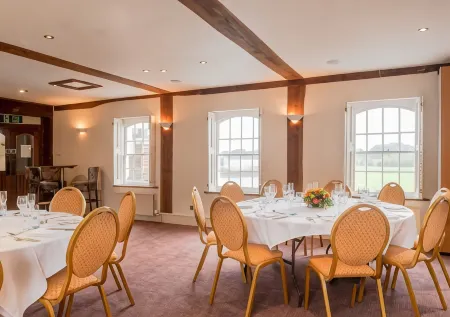 The Mill Hotel Отели в г. Садбери