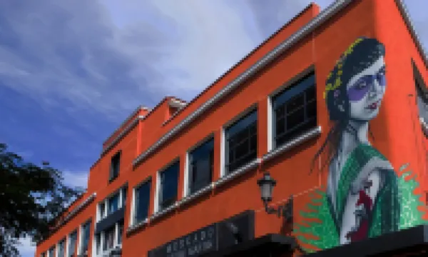 ホスタル アントン マーティン