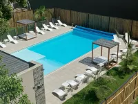 Howard Johnson by Wyndham Yerba Buena - Pools
