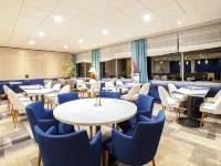 Hôtel Mercure Mâcon Bord de Saône Hotels in Sennece-les-Macon