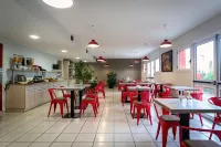 Adams Hotel - Bãi đậu xe