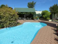 Commodore Court Motel - piscina