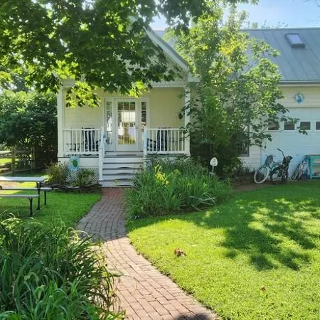 BAYSIDE BUNGALOW