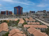 Vegas Resort 2-Bed Condo walking distance to Casinos (Ideal for Long Stays)