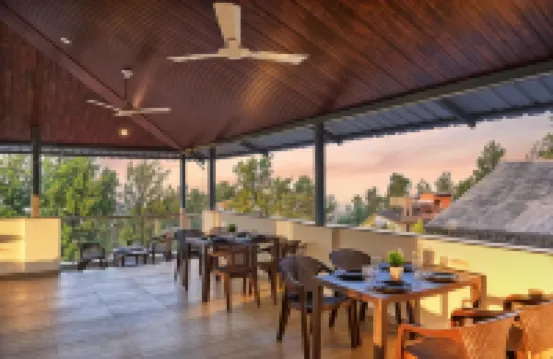 Drizzle Villa with Swimming Pool Near Maapro Garden