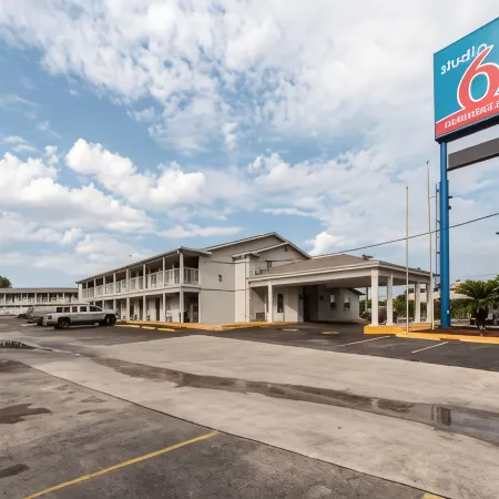Studio 6 San Antonio, TX - Fort Sam Houston Area