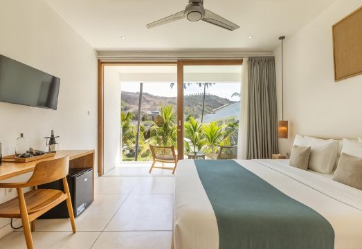 4. 시카라 롬복 호..