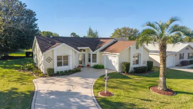 The Villages! 2 Squares!-Pool Access -Free Wifi-All Amenities-Shopping Galore!