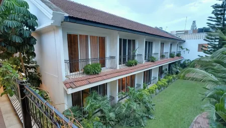 Sovereign Hotel Отели в г. Кисуму