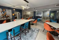 La Quinta Inn & Suites by Wyndham Fayetteville I-95 Hotels in Cumberland County