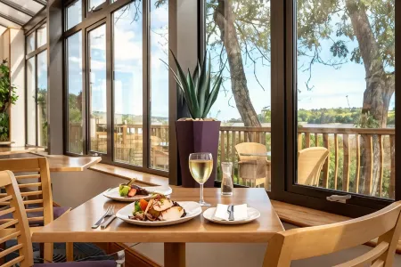 Passage House Hotel Отели рядом с достопримечательностью «College House»