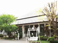 Rittiboon Vintage Hotel Hotéis em Phrae