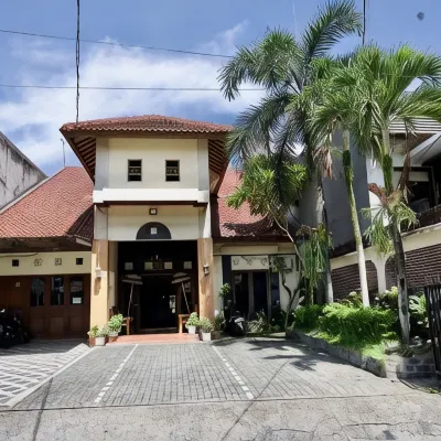 Ndalem Padma Guesthouse Hotels near SEVENDAYS HQ