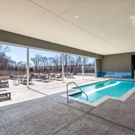 La Quinta Inn & Suites by Wyndham DeSoto
