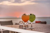 Grand Miramar All Luxury Suites & Residences - bar