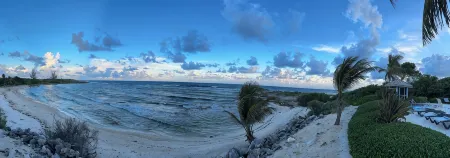 Secluded Waterfront Single Family Villa with Private Pool – 3,000 Sq of Luxury