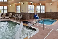 AmericInn by Wyndham Fargo Medical Center - Bathtub